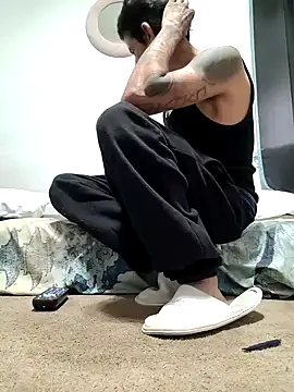 Snapshot of LongDickZee562 chatting on 12, 11, 2025 LongDickZee562 online show from 12, 11, 2025