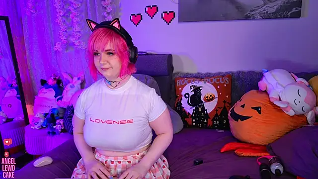 Snapshot of Angel-Lewd-Cake chatting on 7, 5, 2026 Angel-Lewd-Cake online show from 7, 5, 2026