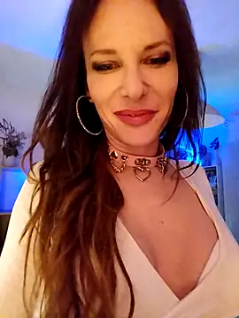 Luna Kitanna online show from 2, 2, 2025
