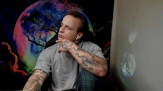 Snapshot of layneinchains chatting on 11, 12, 2024 layneinchains online show from 11, 12, 2024