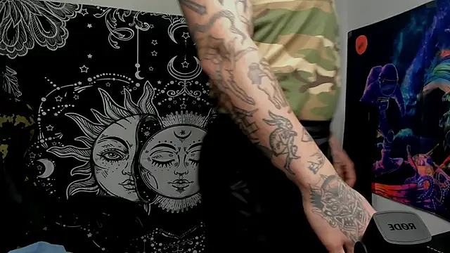 Snapshot of layneinchains chatting on 23, 12, 2024 layneinchains online show from 23, 12, 2024