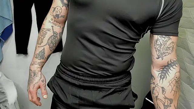 Snapshot of layneinchains chatting on 3, 1, 2025 layneinchains online show from 3, 1, 2025