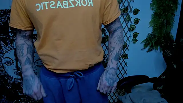 Snapshot of layneinchains chatting on 4, 2, 2025 layneinchains online show from 4, 2, 2025