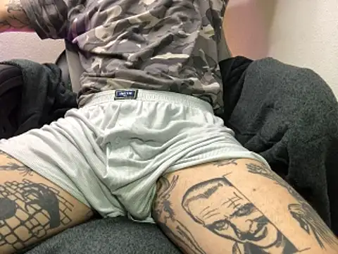 Snapshot of layneinchains chatting on 22, 10, 2025 layneinchains online show from 22, 10, 2025