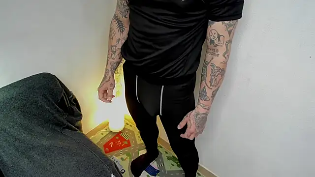 Snapshot of layneinchains chatting on 12, 11, 2025 layneinchains online show from 12, 11, 2025