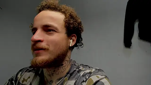 Snapshot of layneinchains chatting on 17, 11, 2025 layneinchains online show from 17, 11, 2025