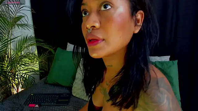 JulianaMiller online show from 28, 6, 2026