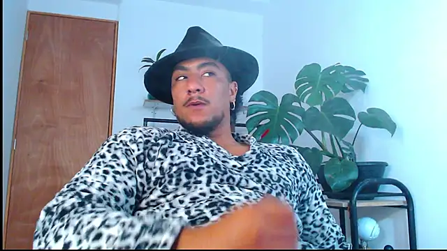 yosoy enzo2020 online show from 30, 1, 2025