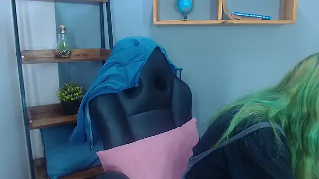 Erika Stevens online show from 15, 11, 2025