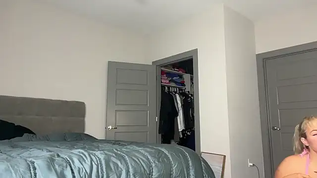 ElenaErickson online show from 4, 3, 2025