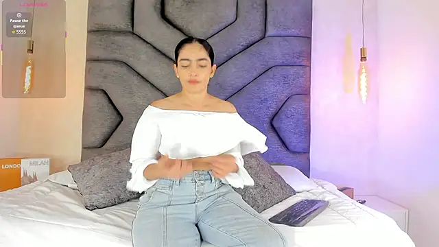 Snapshot of Liinda_Saenz chatting on 6, 6, 2026 Liinda Saenz online show from 6, 6, 2026