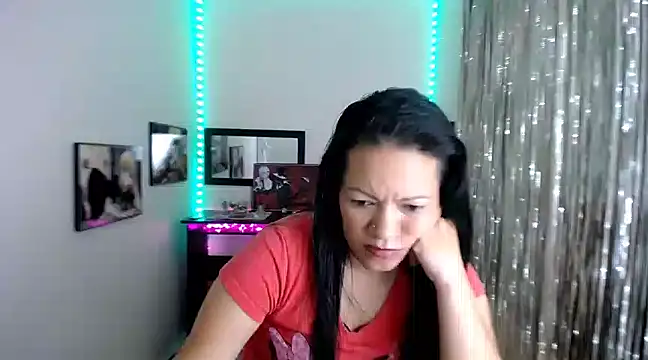 Cristal w online show from 11, 3, 2025