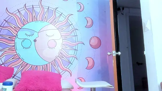 luna hoott online show from 18, 4, 2026