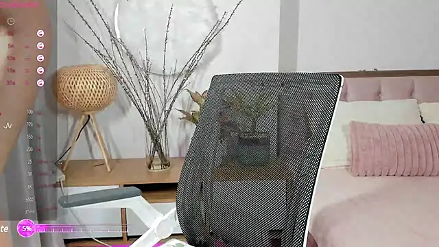  Joliie  online show from 6, 1, 2025