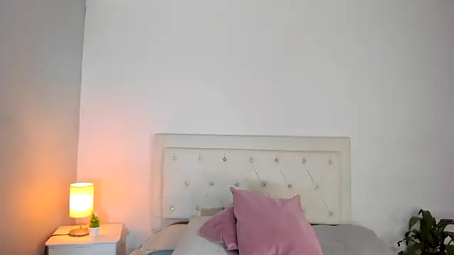 MELISSA ALVAREZ online show from 1, 11, 2025