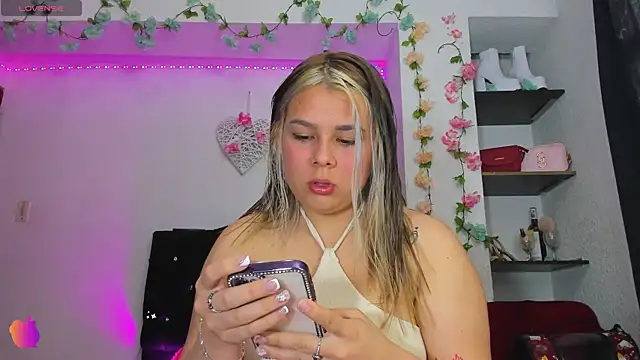 little tifanny82 online show from 9, 12, 2024