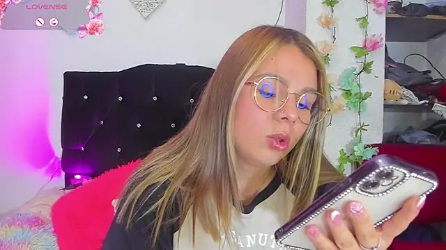 little tifanny82 online show from 26, 2, 2025