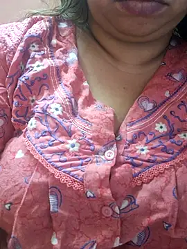 Snapshot of Ravina_patil1 chatting on 4, 3, 2025 Ravina patil1 online show from 4, 3, 2025