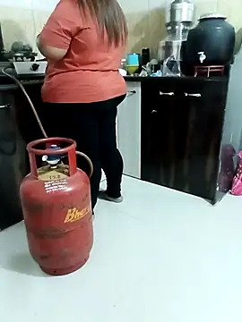 Snapshot of Ravina_patil1 chatting on 13, 11, 2025 Ravina patil1 online show from 13, 11, 2025