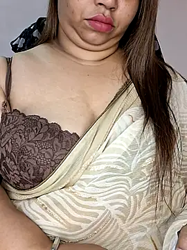 Snapshot of Ravina_patil1 chatting on 18, 12, 2025 Ravina patil1 online show from 18, 12, 2025