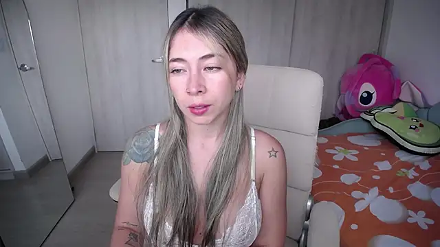  arianalzate  online show from 17, 2, 2025