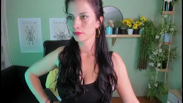 Snapshot of Aliiz_01 chatting on 14, 12, 2024 Aliiz 01 online show from 14, 12, 2024