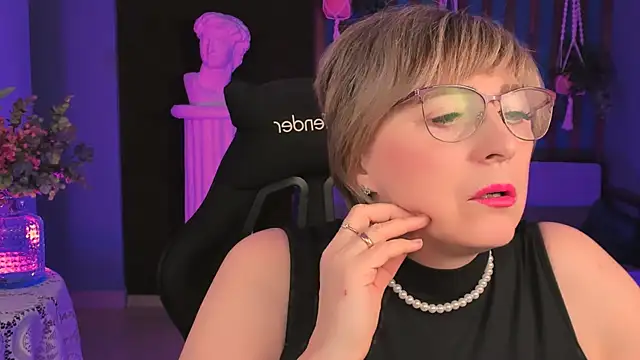 Snapshot of sugar_vivien chatting on 4, 10, 2025 sugar vivien online show from 4, 10, 2025