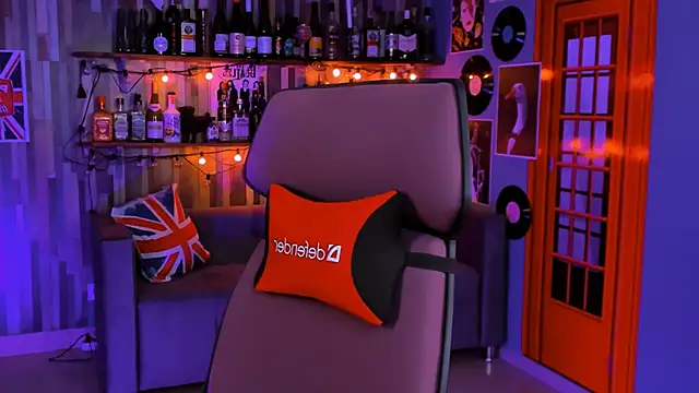 Snapshot of sugar_vivien chatting on 8, 10, 2025 sugar vivien online show from 8, 10, 2025