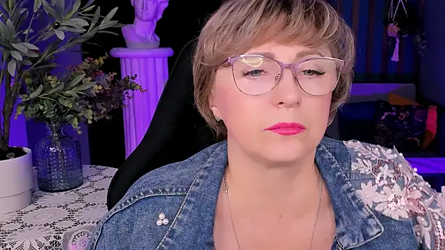 Snapshot of sugar_vivien chatting on 15, 10, 2025 sugar vivien online show from 15, 10, 2025