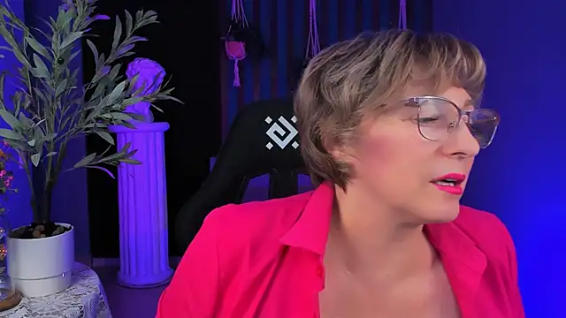 Snapshot of sugar_vivien chatting on 8, 11, 2025 sugar vivien online show from 8, 11, 2025