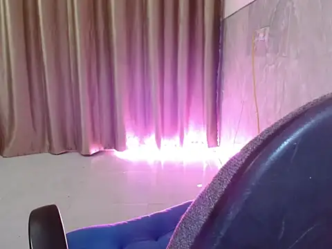 Pink Pretty online show from 14, 9, 2025