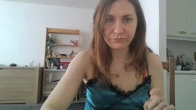 JasmineGlamour online show from 18, 4, 2026