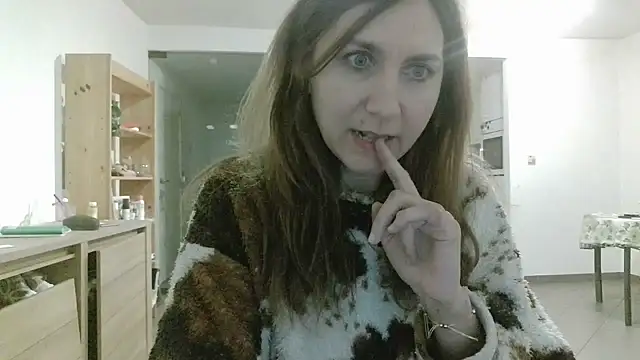 JasmineGlamour online show from 25, 4, 2026