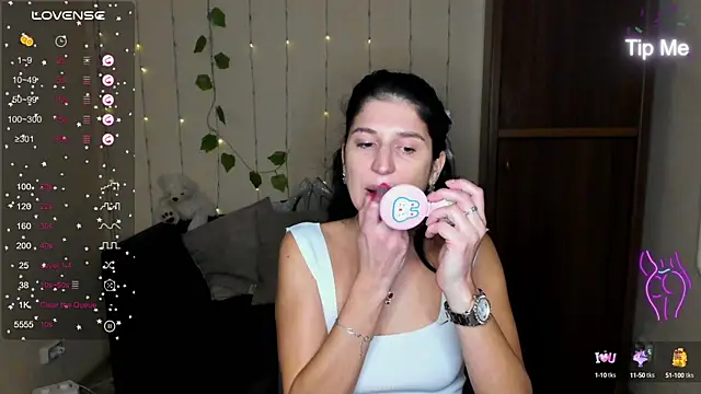 Alianna Solo Kisses online show from 25, 1, 2025