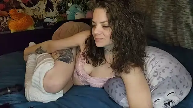 MiaElizabeth online show from 13, 3, 2025