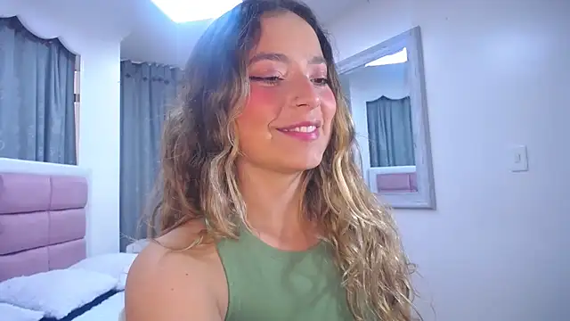 IssadoraJames online show from 29, 1, 2025