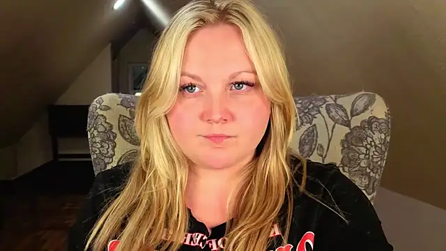 Snapshot of PhatAssBlond chatting on 2, 5, 2026 PhatAssBlond online show from 2, 5, 2026