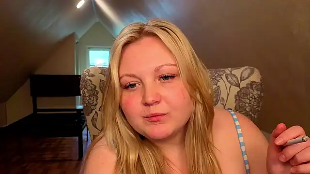 Snapshot of PhatAssBlond chatting on 3, 5, 2026 PhatAssBlond online show from 3, 5, 2026