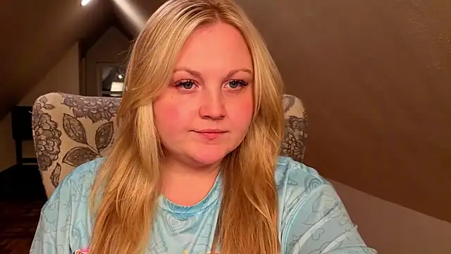 Snapshot of PhatAssBlond chatting on 5, 5, 2026 PhatAssBlond online show from 5, 5, 2026