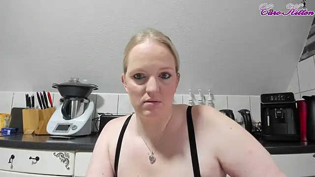 caro kitten online show from 14, 12, 2024