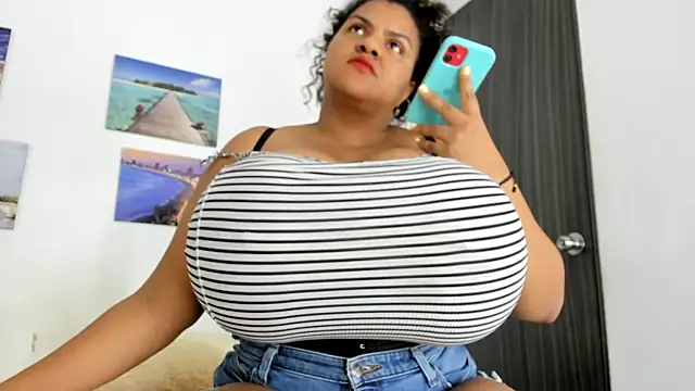 Snapshot of bigmom69_ chatting on 14, 11, 2025 bigmom69 online show from 14, 11, 2025