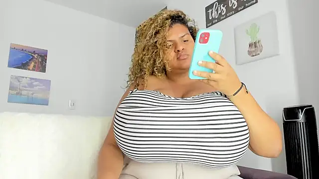 Snapshot of bigmom69_ chatting on 11, 3, 2026 bigmom69 online show from 11, 3, 2026