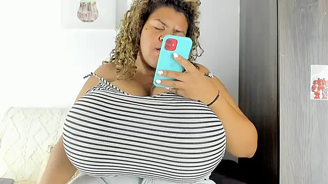 Snapshot of bigmom69_ chatting on 16, 3, 2026 bigmom69 online show from 16, 3, 2026