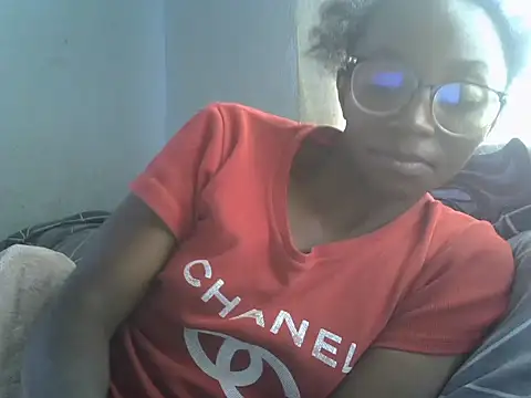 Snapshot of ElianeHot chatting on 9, 6, 2026 ElianeHot online show from 9, 6, 2026