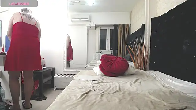 Lilly hott online show from 30, 1, 2025