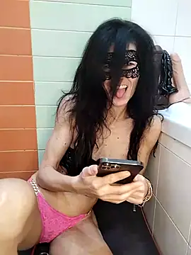 Snapshot of EmySkinny85 chatting on 24, 2, 2025 EmySkinny85 online show from 24, 2, 2025