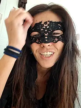 Snapshot of EmySkinny85 chatting on 18, 11, 2025 EmySkinny85 online show from 18, 11, 2025