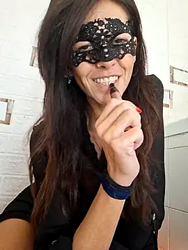 Snapshot of EmySkinny85 chatting on 19, 11, 2025 EmySkinny85 online show from 19, 11, 2025