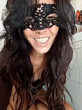 Snapshot of EmySkinny85 chatting on 23, 11, 2025 EmySkinny85 online show from 23, 11, 2025