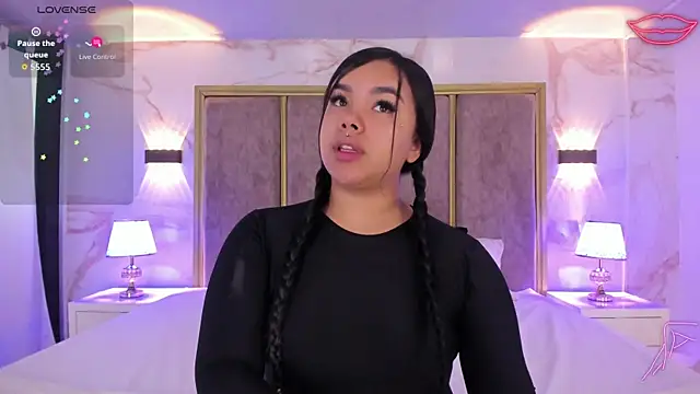 MarianaGarciaa   online show from 26, 9, 2025